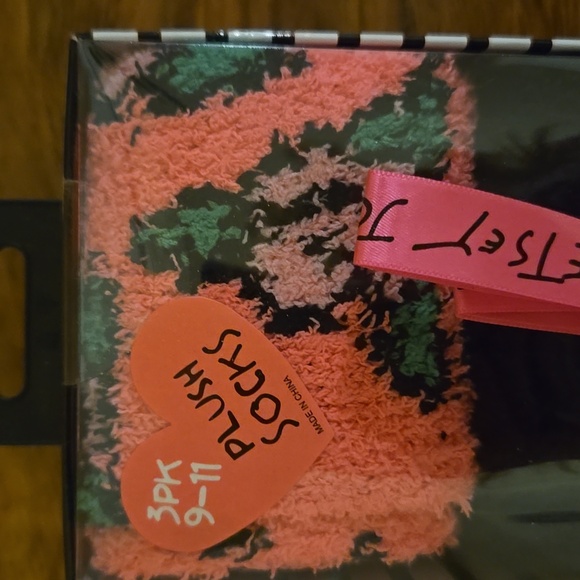 Betsey Johnson Plush Socks 3 Pair - Picture 4 of 6